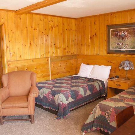 Yellowstone Holiday Motel Вест-Йеллоустоун Екстер'єр фото