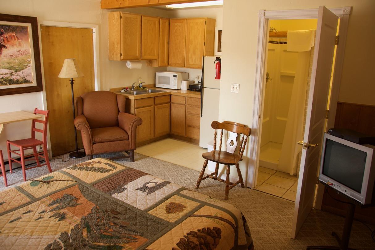Yellowstone Holiday Motel Вест-Йеллоустоун Екстер'єр фото