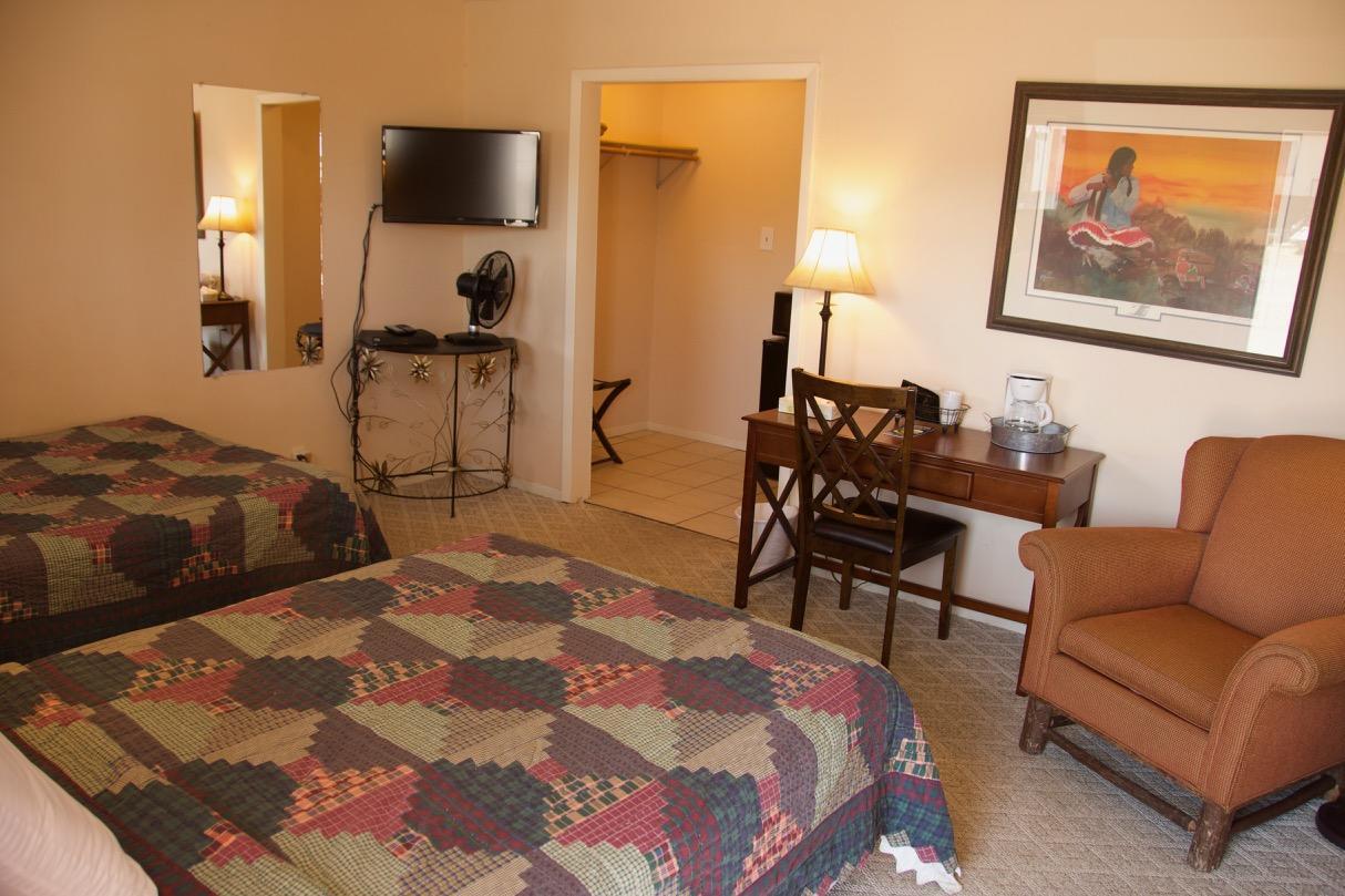 Yellowstone Holiday Motel Вест-Йеллоустоун Екстер'єр фото