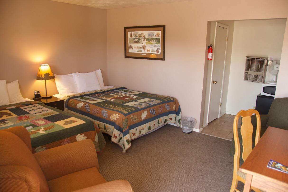 Yellowstone Holiday Motel Вест-Йеллоустоун Екстер'єр фото