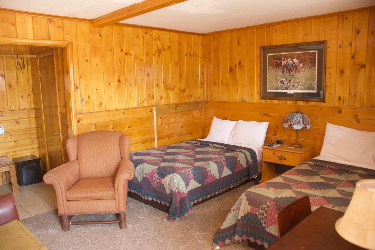 Yellowstone Holiday Motel Вест-Йеллоустоун Екстер'єр фото