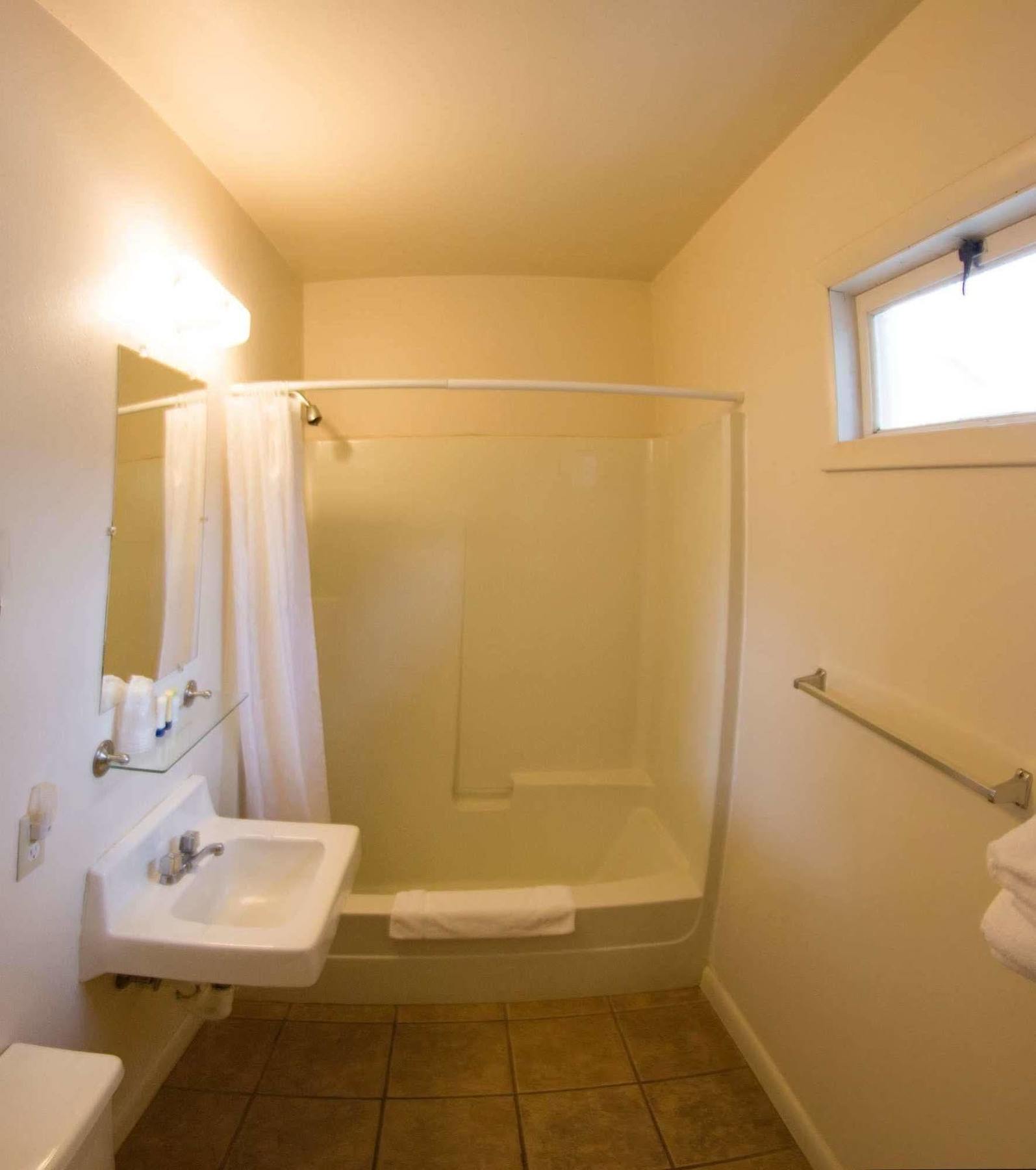 Yellowstone Holiday Motel Вест-Йеллоустоун Екстер'єр фото
