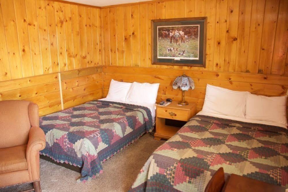 Yellowstone Holiday Motel Вест-Йеллоустоун Екстер'єр фото